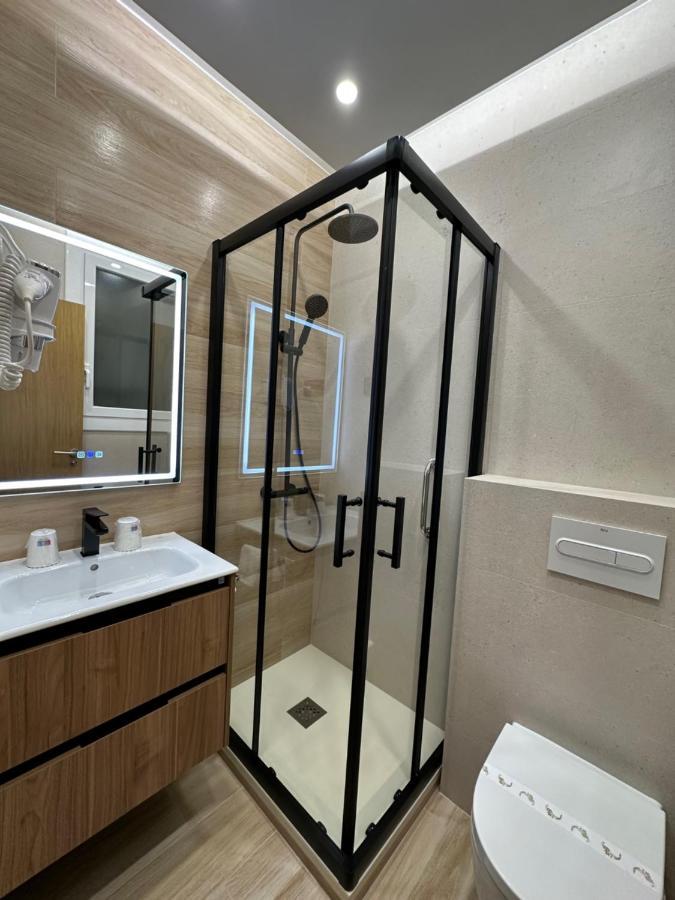 Hostal Alogar บาร์เซโลนา ภายนอก รูปภาพ