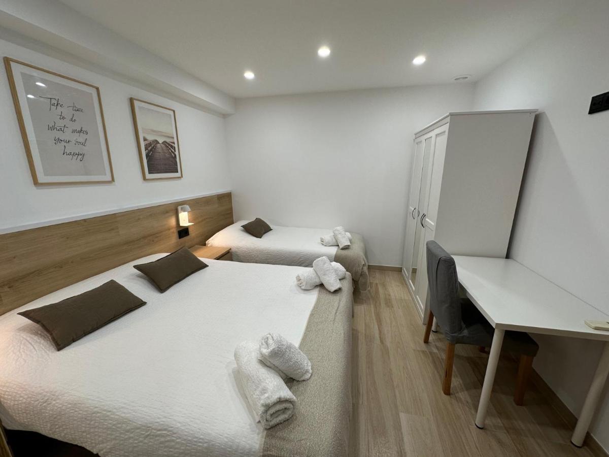 Hostal Alogar บาร์เซโลนา ภายนอก รูปภาพ