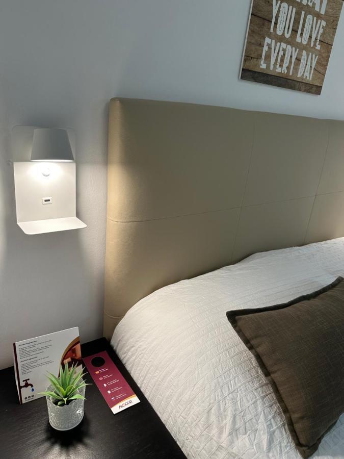 Hostal Alogar บาร์เซโลนา ภายนอก รูปภาพ