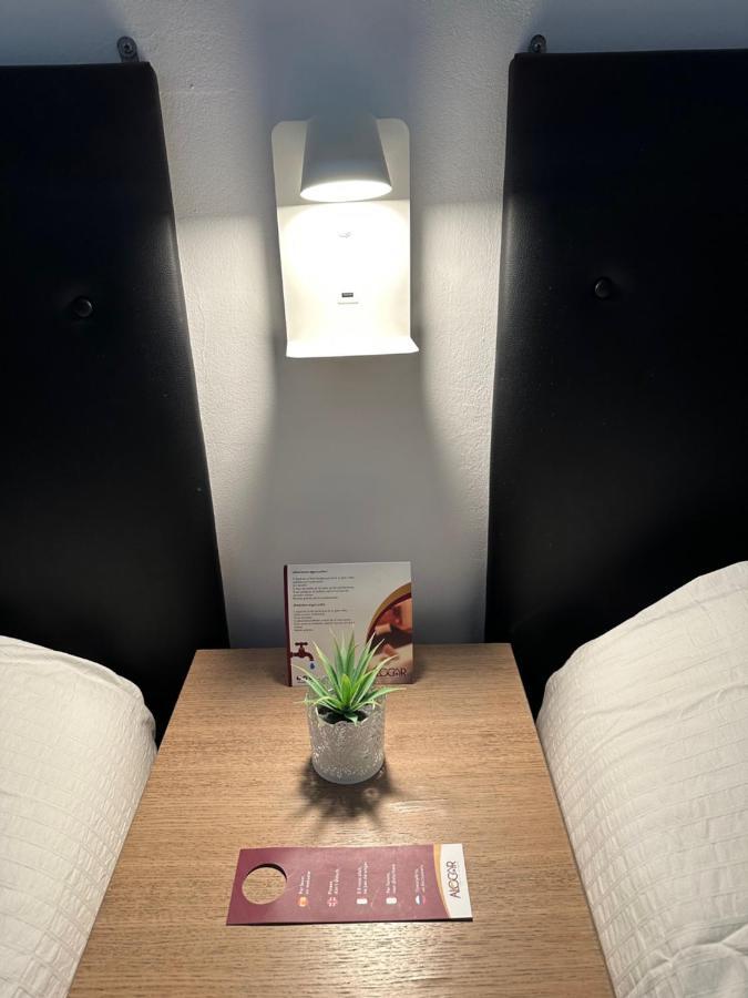Hostal Alogar บาร์เซโลนา ภายนอก รูปภาพ