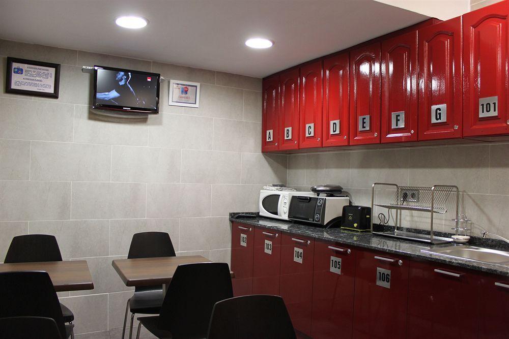Hostal Alogar บาร์เซโลนา ภายนอก รูปภาพ
