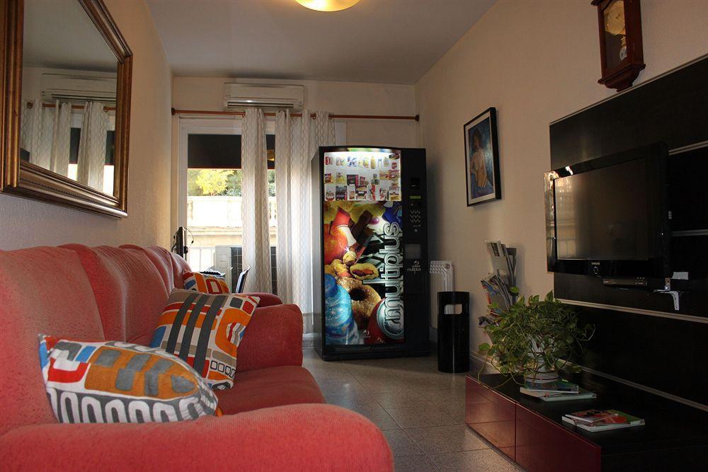 Hostal Alogar บาร์เซโลนา ภายนอก รูปภาพ