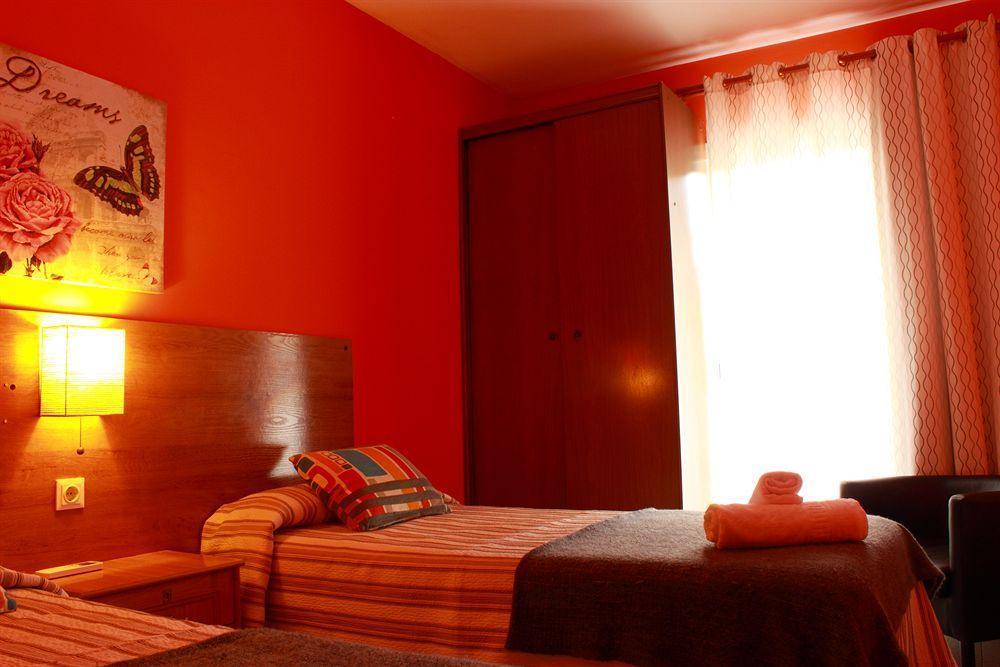 Hostal Alogar บาร์เซโลนา ภายนอก รูปภาพ
