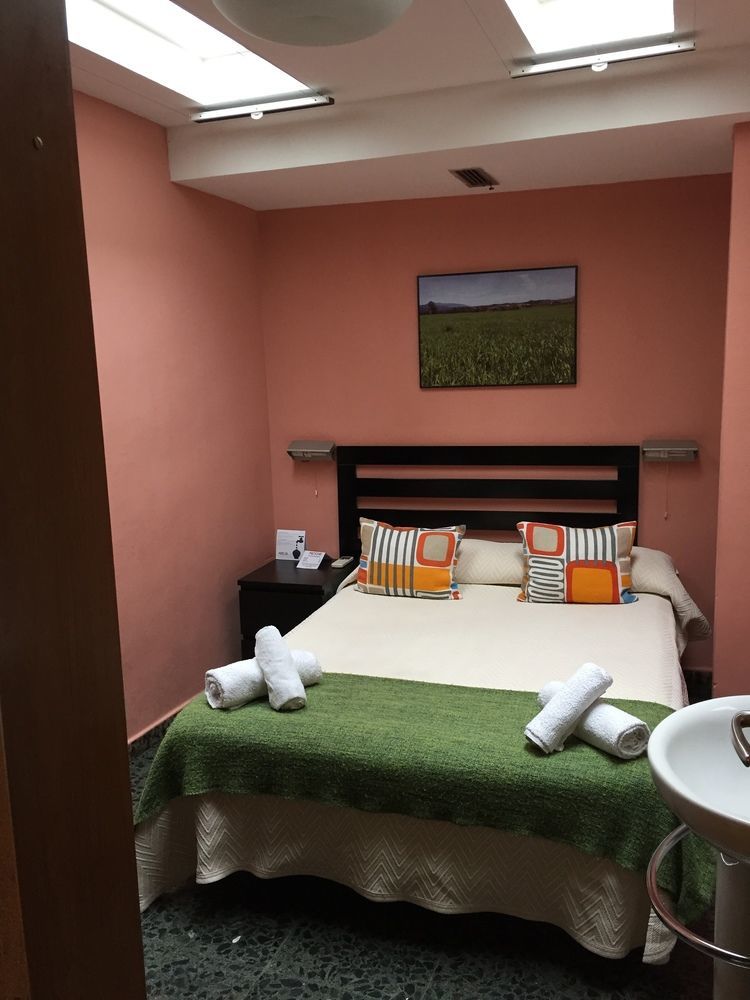 Hostal Alogar บาร์เซโลนา ภายนอก รูปภาพ