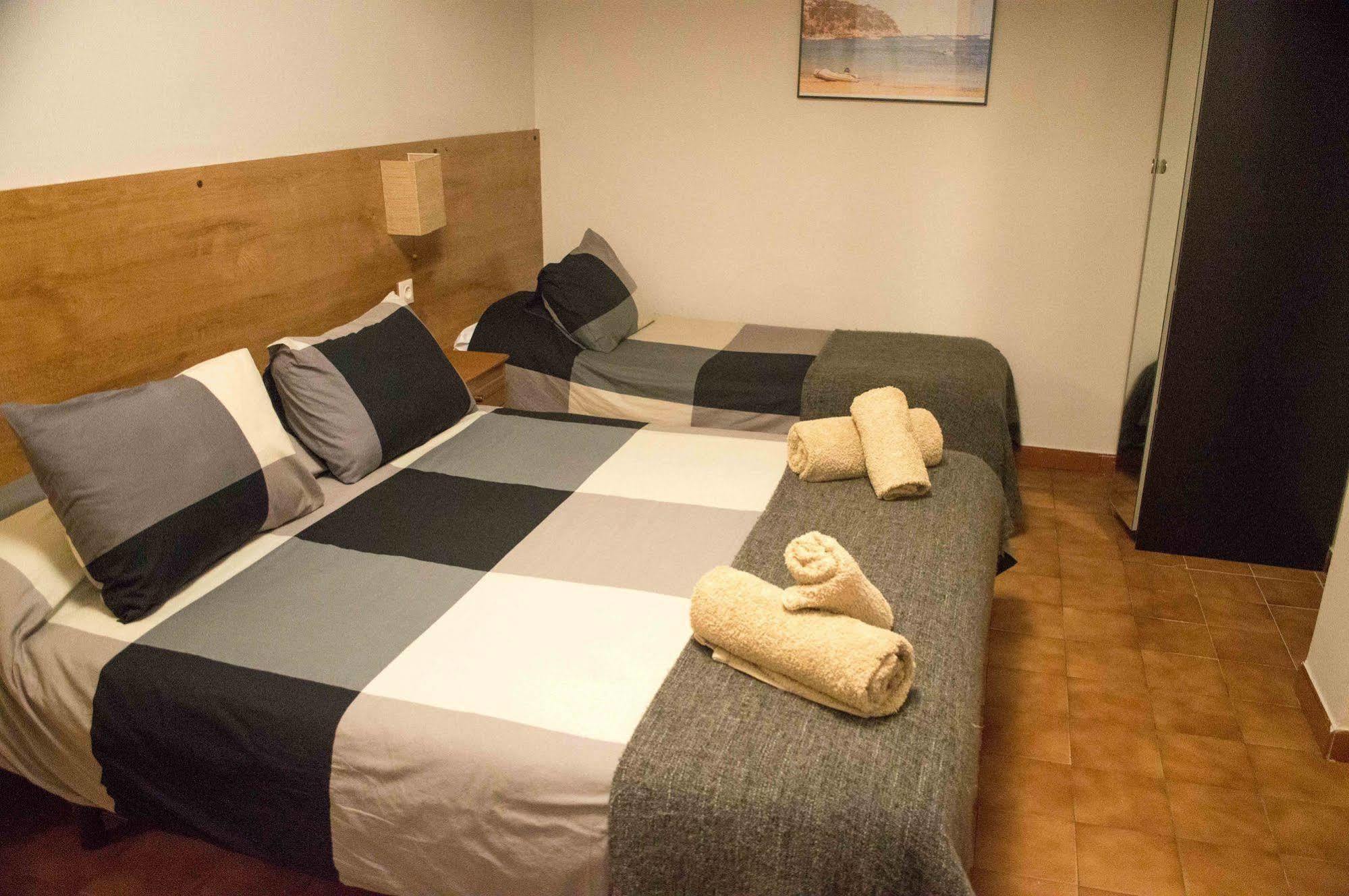 Hostal Alogar บาร์เซโลนา ภายนอก รูปภาพ