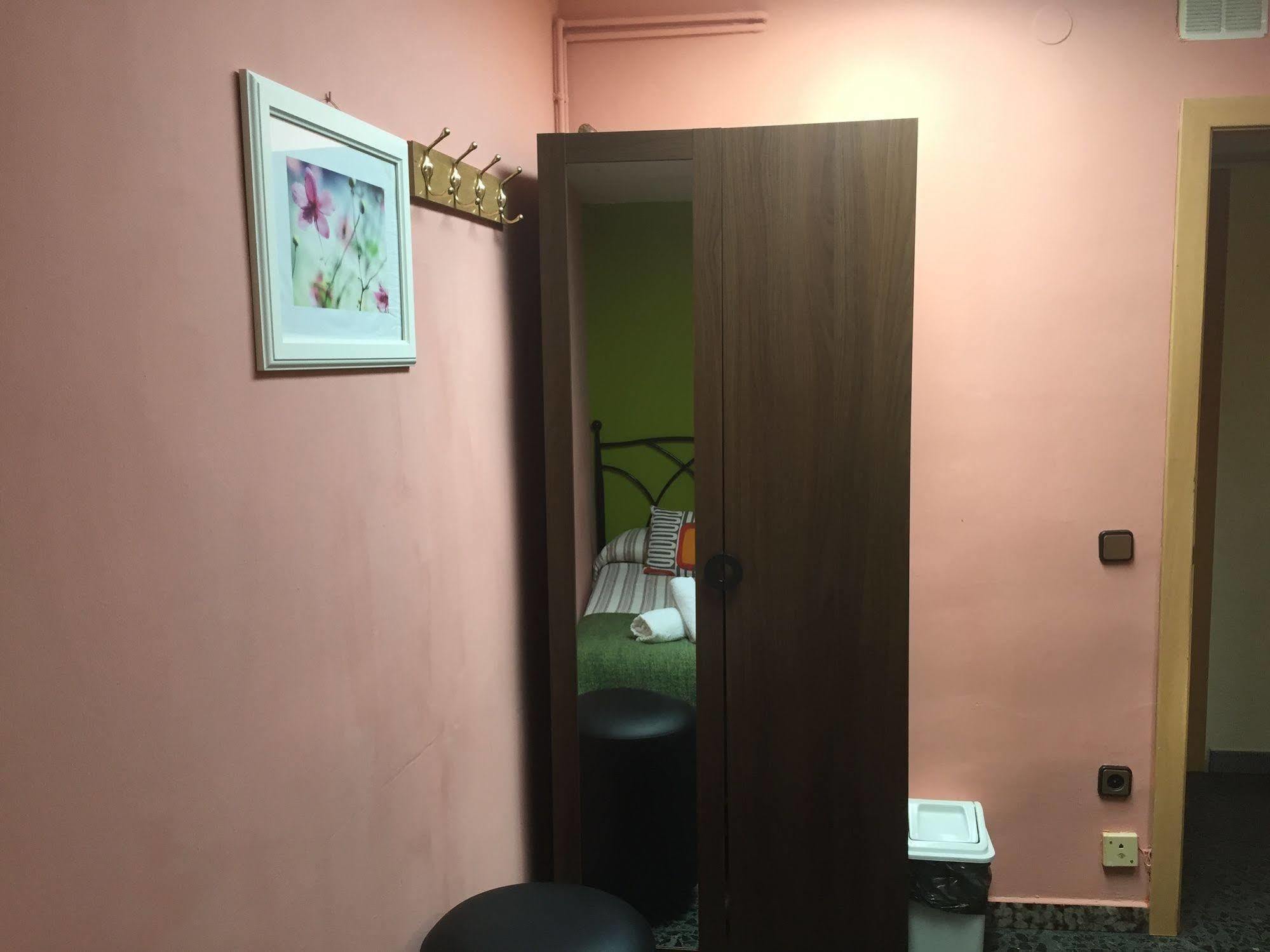 Hostal Alogar บาร์เซโลนา ภายนอก รูปภาพ
