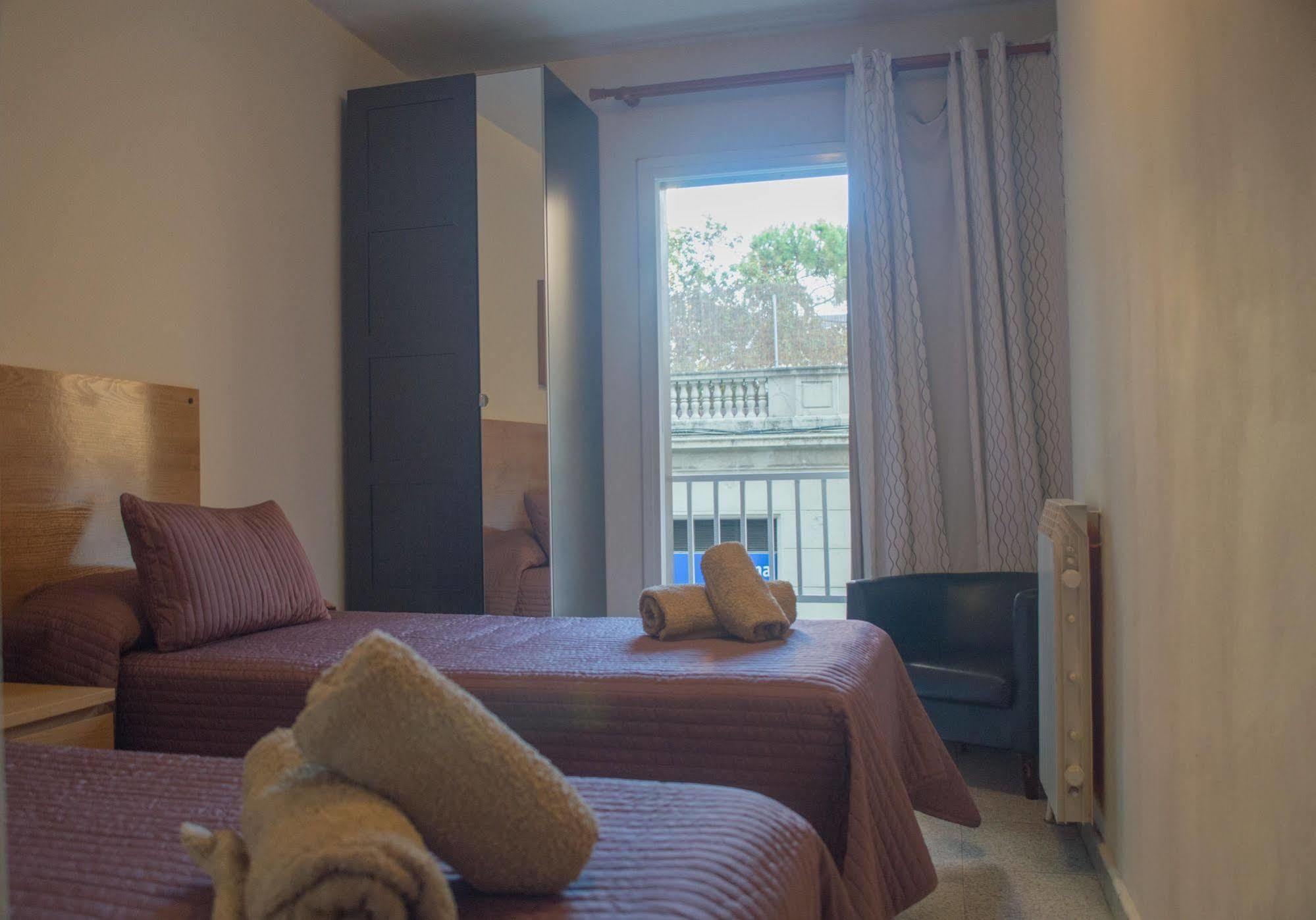 Hostal Alogar บาร์เซโลนา ภายนอก รูปภาพ