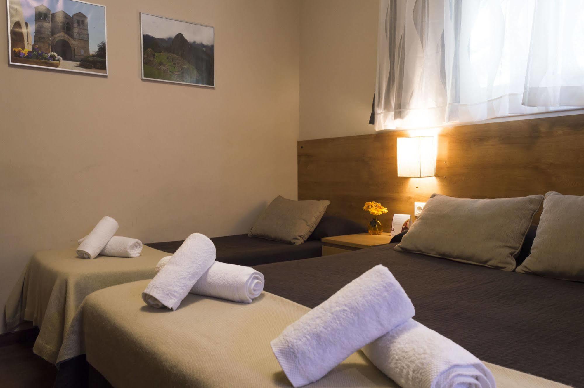 Hostal Alogar บาร์เซโลนา ภายนอก รูปภาพ