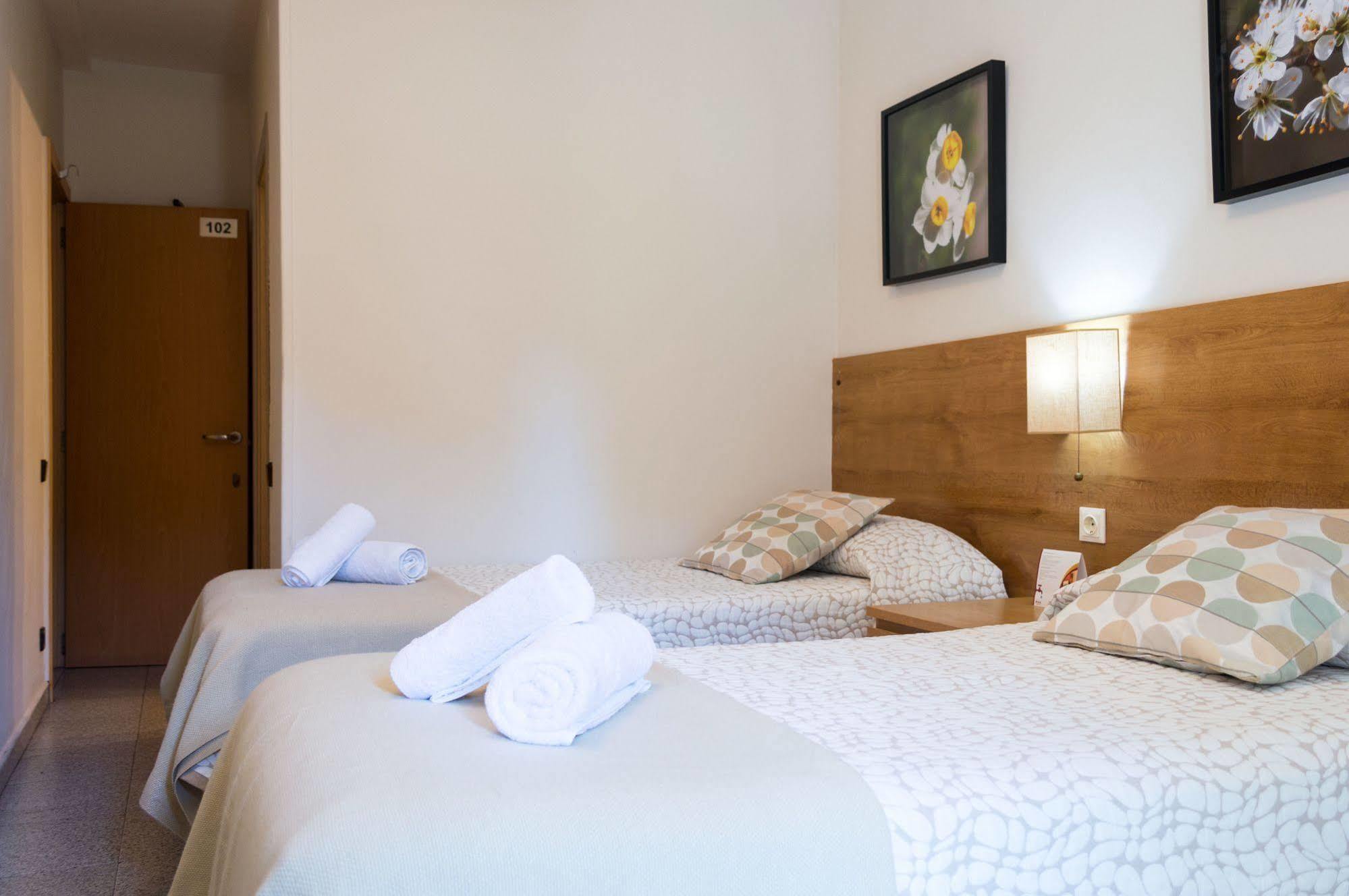 Hostal Alogar บาร์เซโลนา ภายนอก รูปภาพ