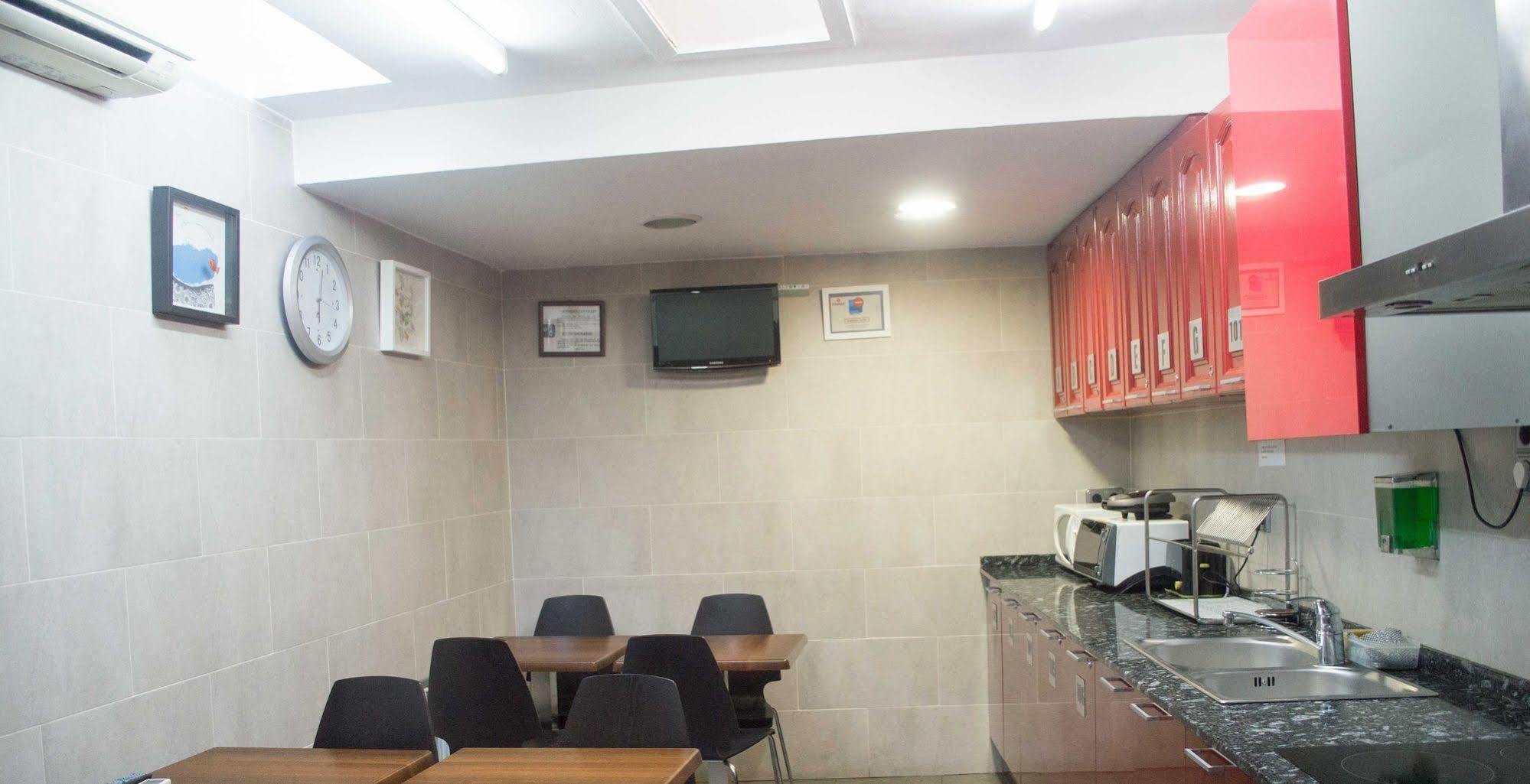Hostal Alogar บาร์เซโลนา ภายนอก รูปภาพ